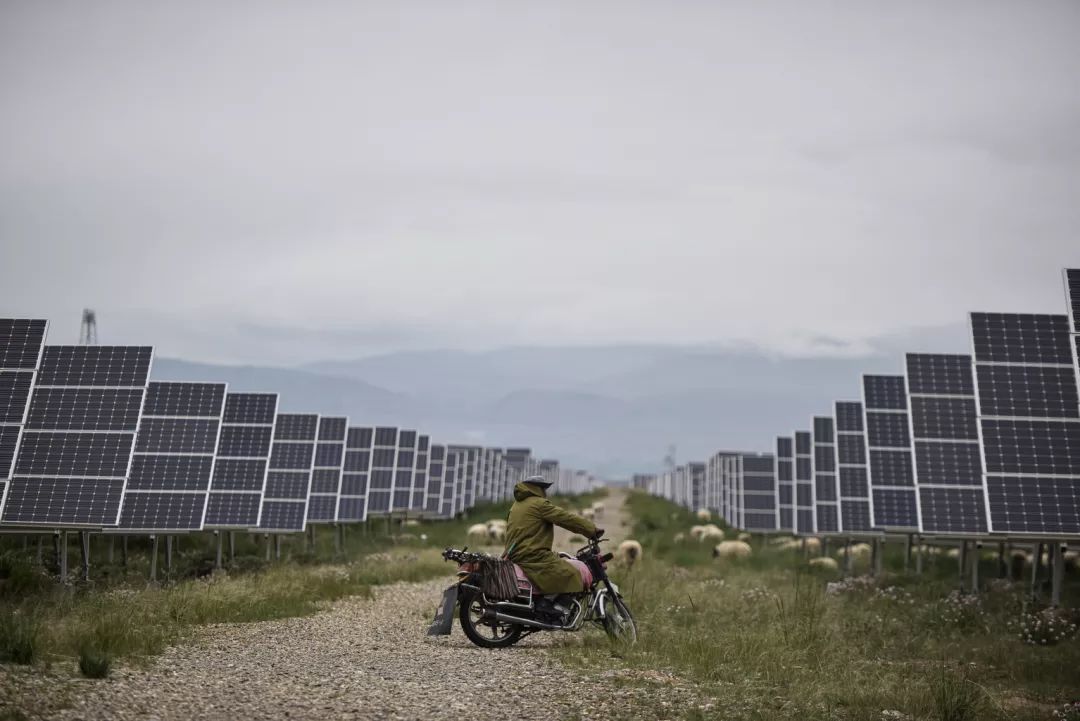 光伏技術可以將太陽輻射直接轉換為清潔的電能，成為了人們研究的熱點以及產業布局的重點